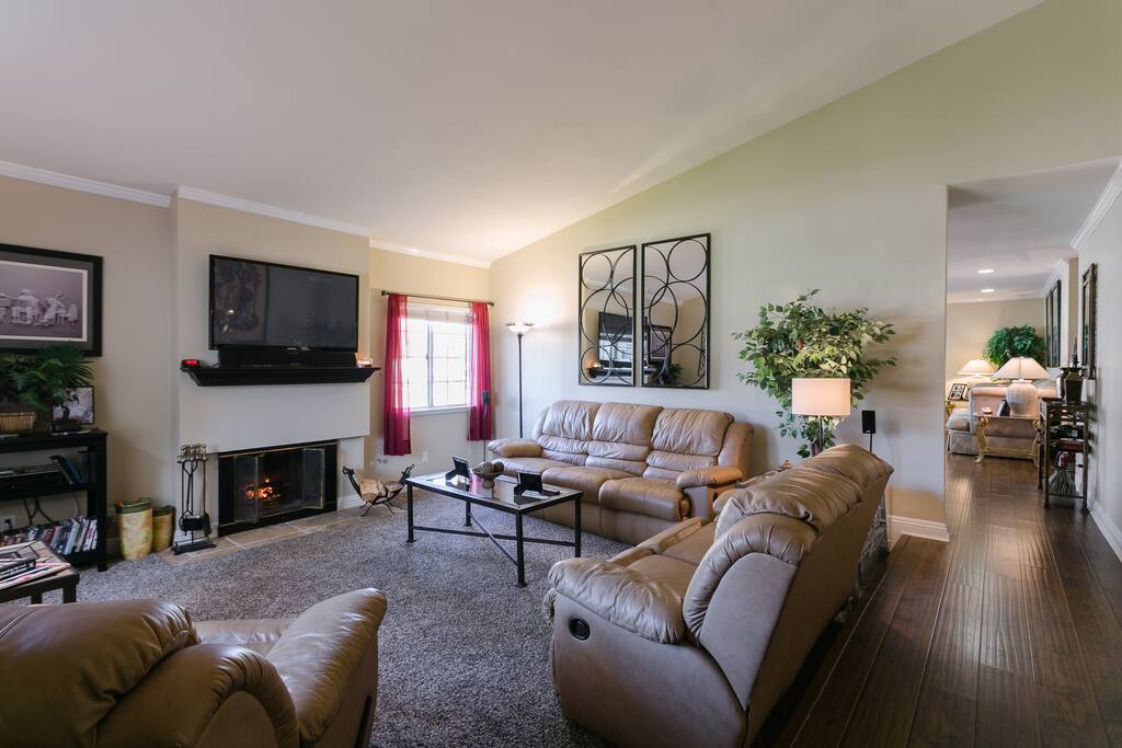 Family/Lounge Area 1.