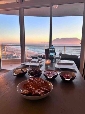 Beachfront Apartment with Panoramic Views gallery image 4