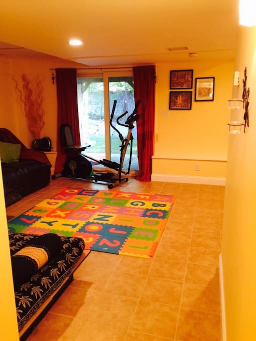 different view of living area(without coffee table)