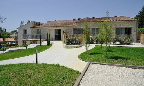 Single-story accommodation with terrace, Jonzac town center
