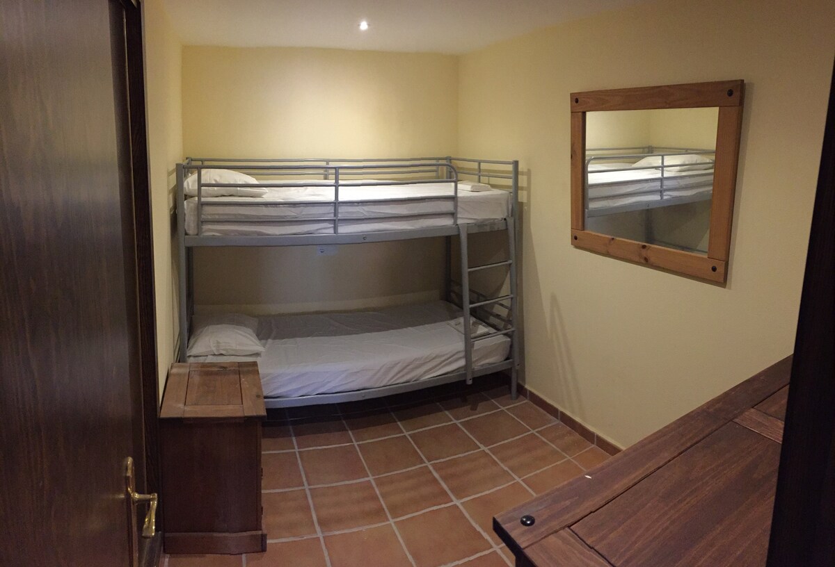 سرير بطابقين - أرضية الطابق السفلي