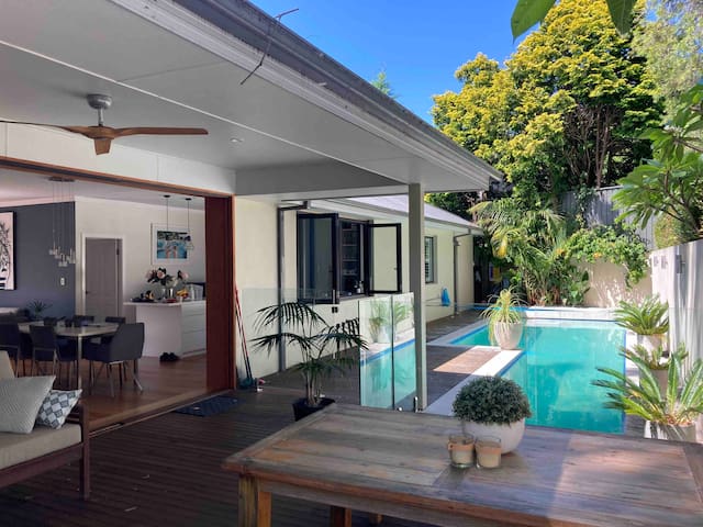 Light and breezy resort style – 3 bed house