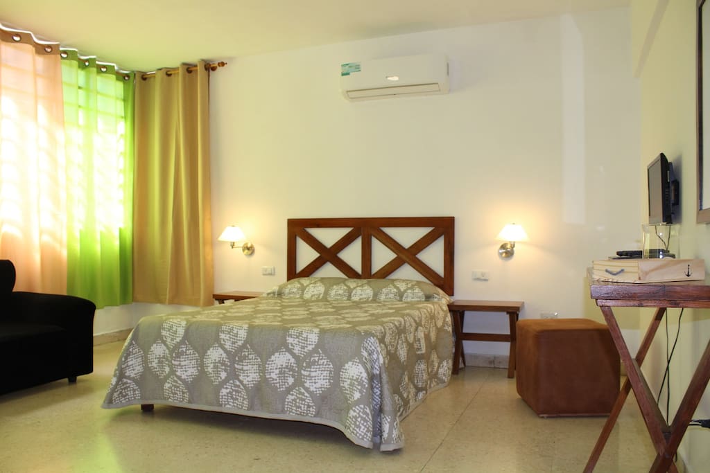 Room 1/habitación 1