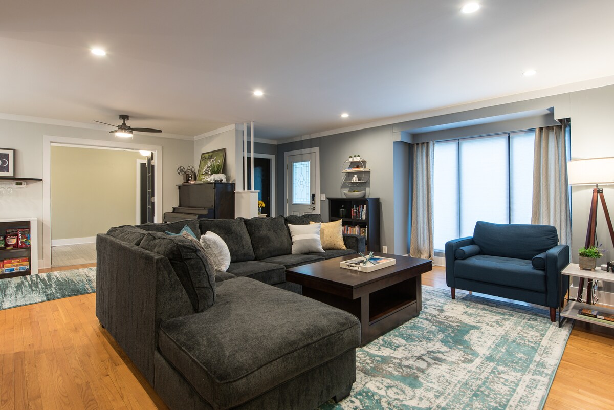 Popular Airbnb listing: Artsy 2BR House w/ New Hot Tub 11 Mins to Downtown in Knoxville