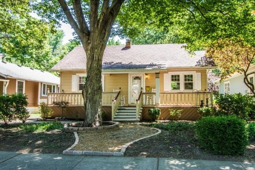Large front porch for entertaining