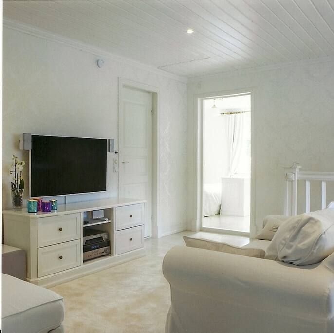 Lobby between bedrooms.