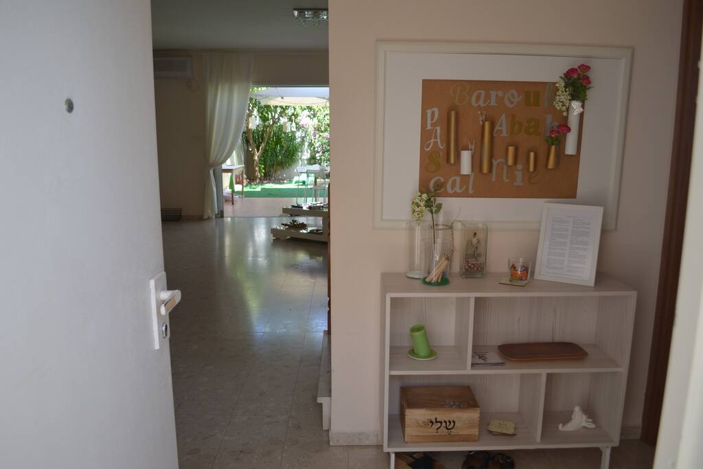 Bienvenue ! Voici l'entrée de la maison.