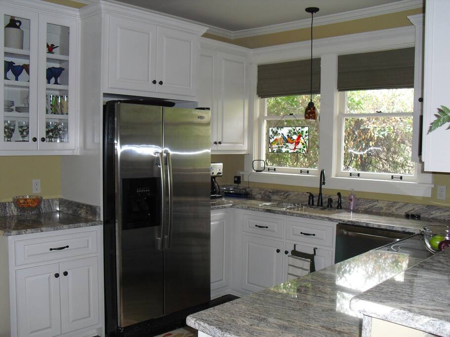 Full kitchen