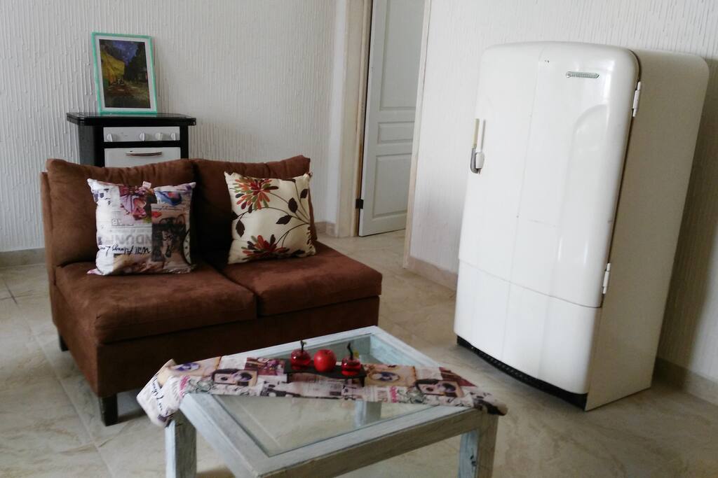 Vecinos tranquilos en el condominio. Cama plegable individual para un tercer huésped.