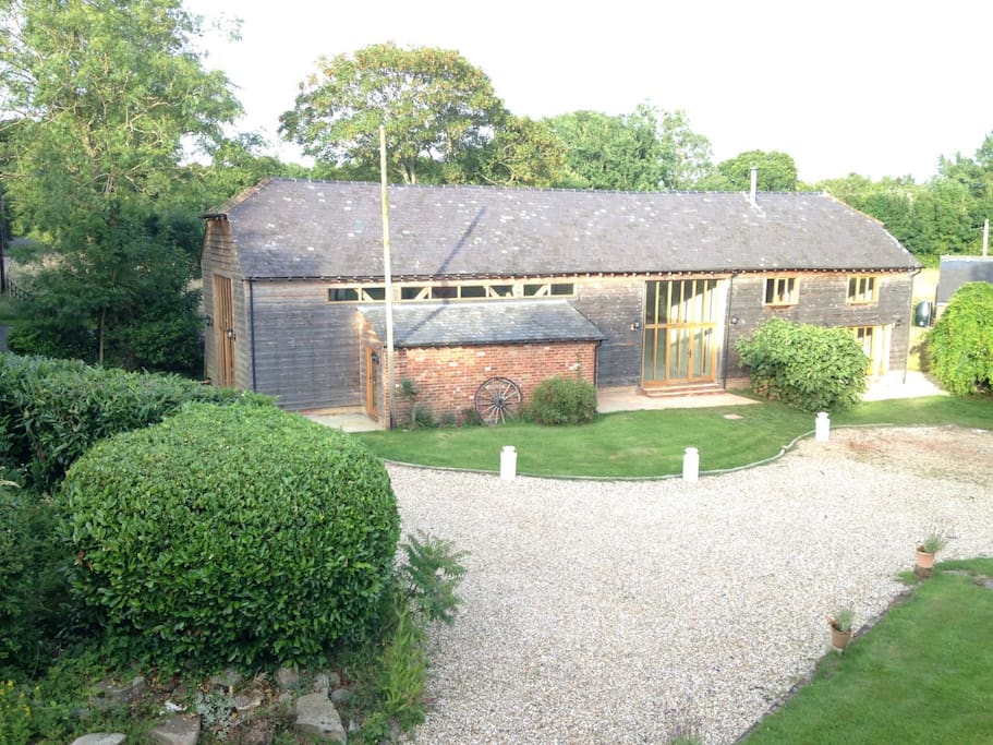 Beautifully converted 19th century barn, Barns for Rent in Hampshire