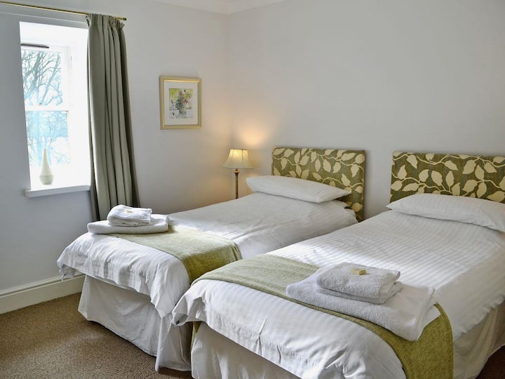 Стая с 2 отделни легла с цип и връзка