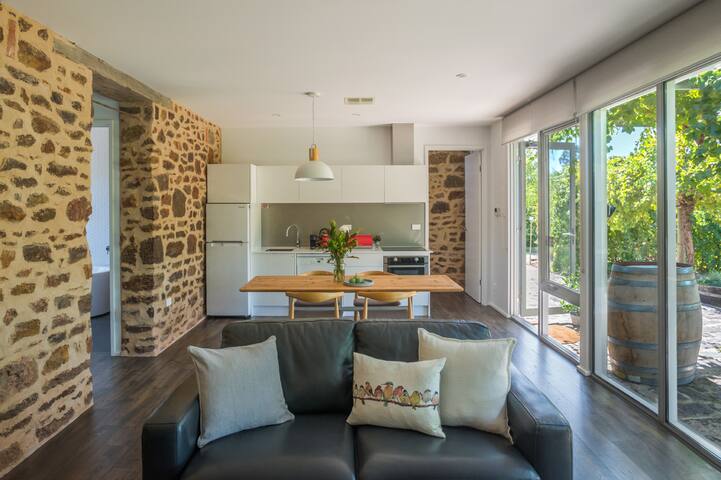 Barossa Shiraz Estate The Barn gallery image 3