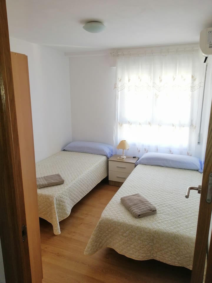 Dvojlôžková spálňa s oddelenými posteľami 90х190 