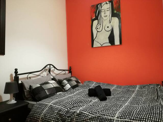 Private bedroom at the heart of Athens !1