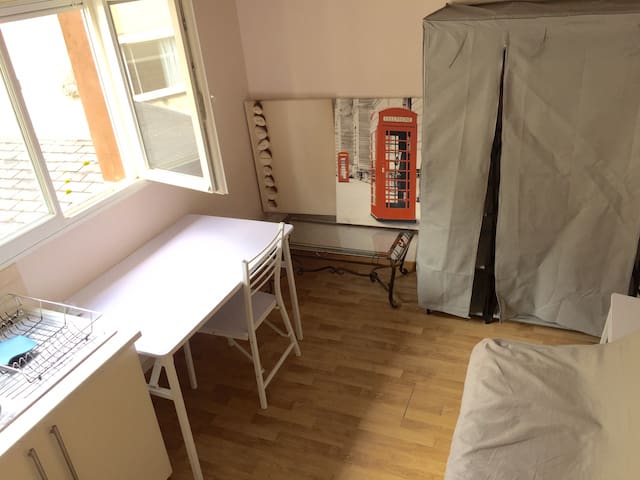 Petit Studio place de la Nation en duplex