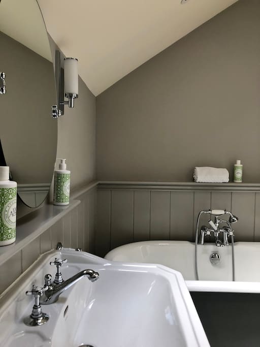 Bedroom 9, Bathroom