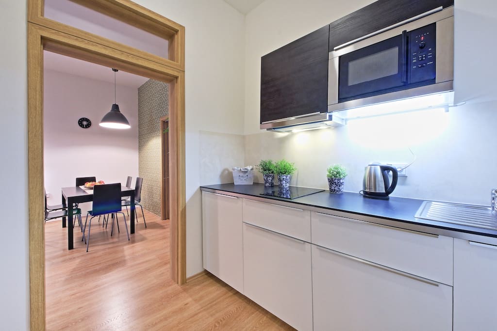 SPACIOUS AND EQUIPPED KITCHEN