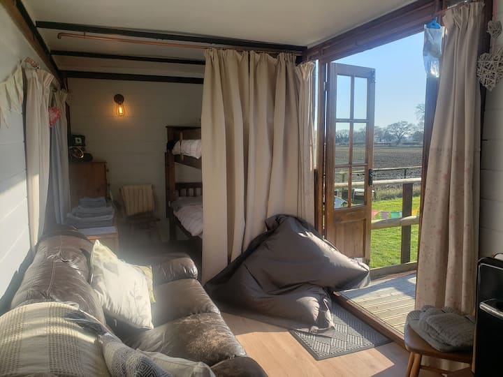 Beautifully Converted Lorry Horse Box - Sleeps 4 - Lavenham