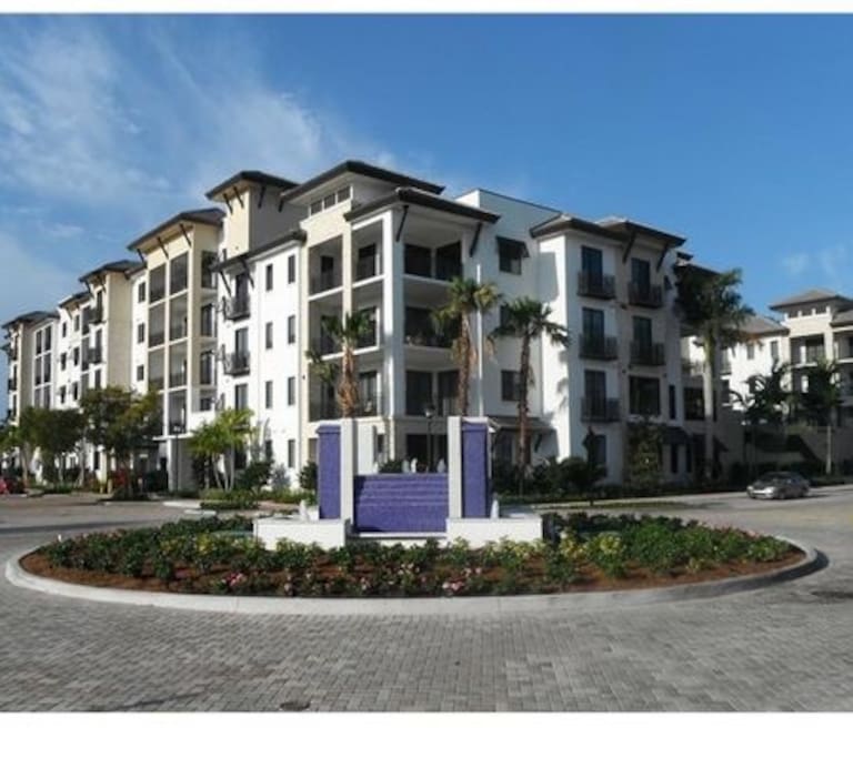 Naples Square