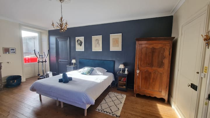 Най - голямата спалня, наречена родителска спалня