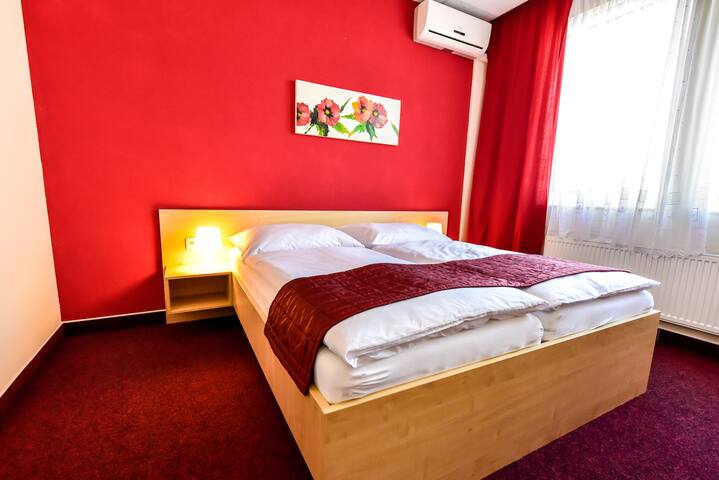 Romantic room with excellent access to the center