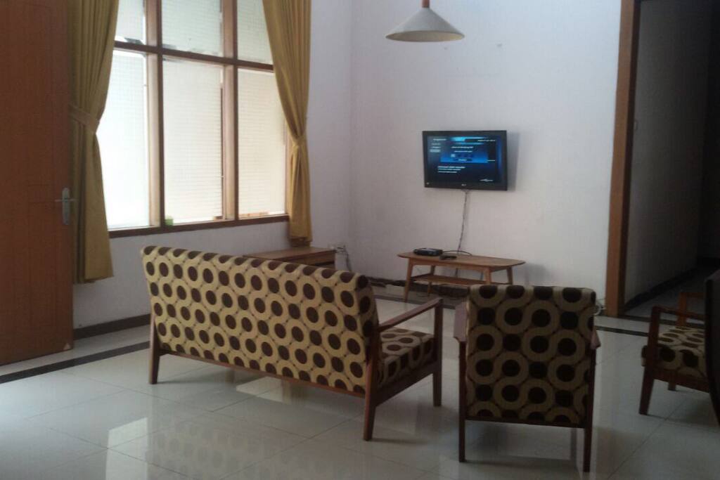 Ruang keluarga lantai 1