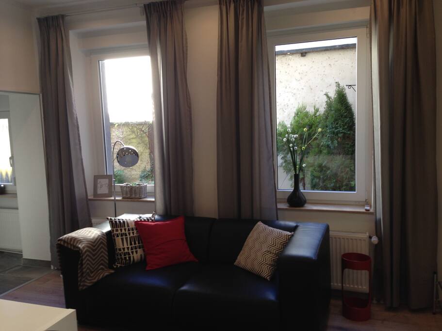 Apartment 2 Wohn-/Schlafraum mit Blick zum Innenhof