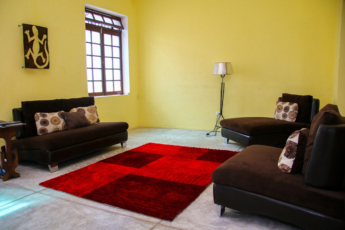 Anuncio de Airbnb popular: Peaceful Spacious Place in Santiago en Buenavista