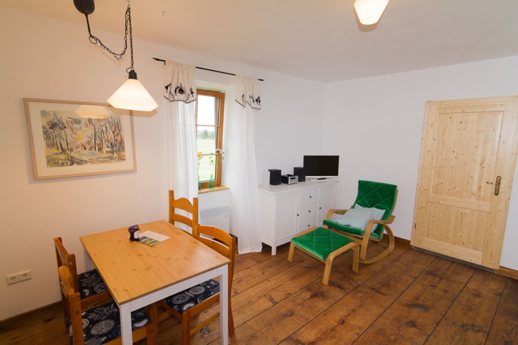 Renoviertes Wohnzimmer mit sehr alten Dielen