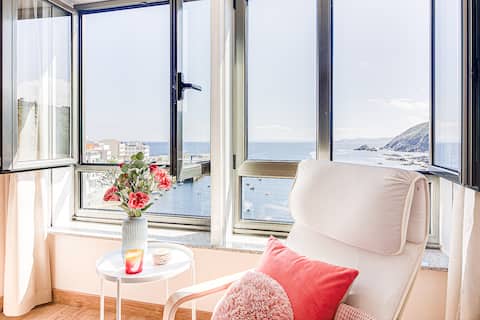 Apto. 3º: sea view, front line.