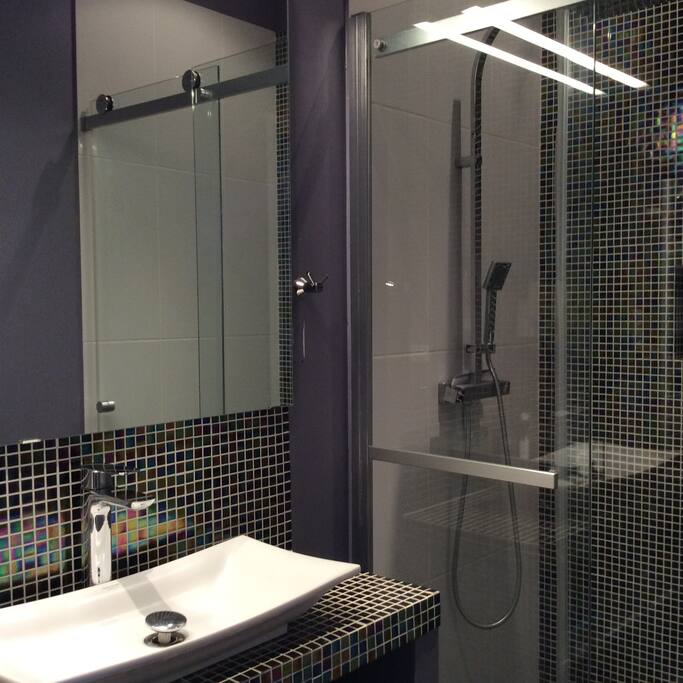 Salle d'eau de la chambre parentale