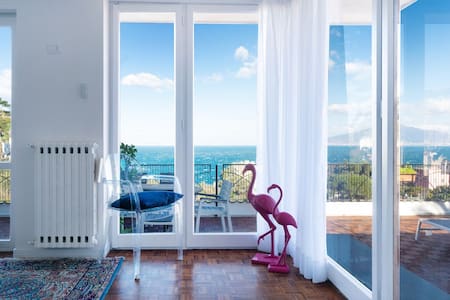 Sea view apartment in Sorrento center