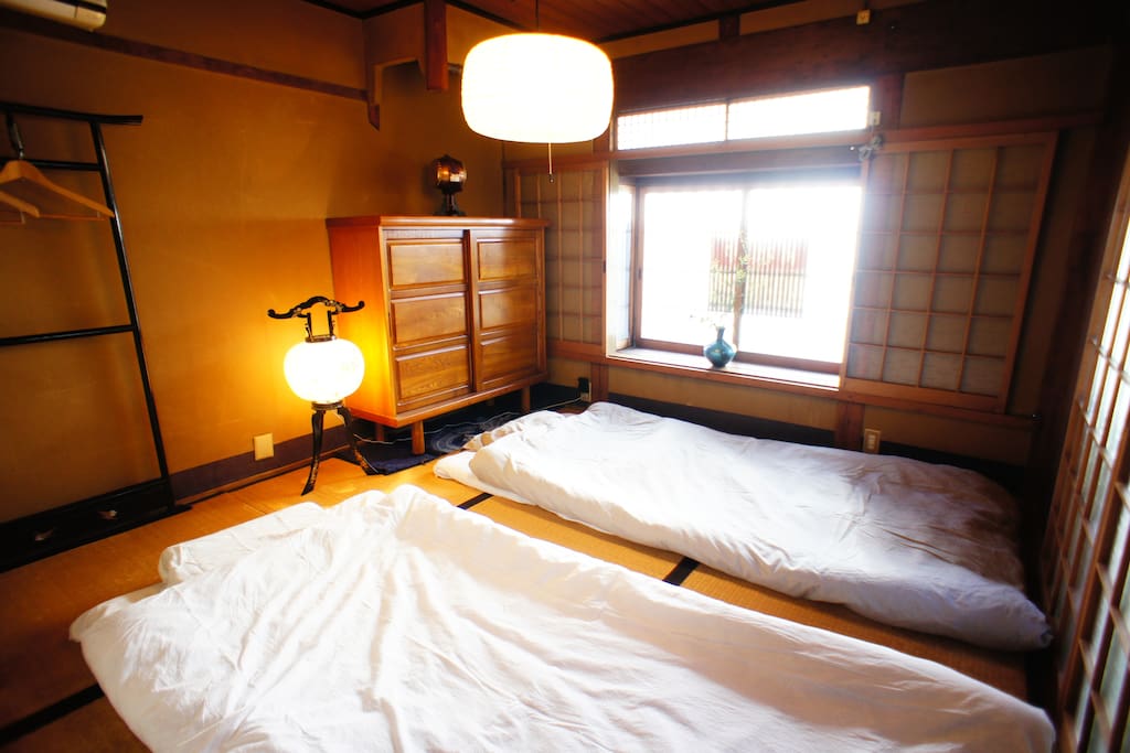 Best fit 2people sleeps with futons
