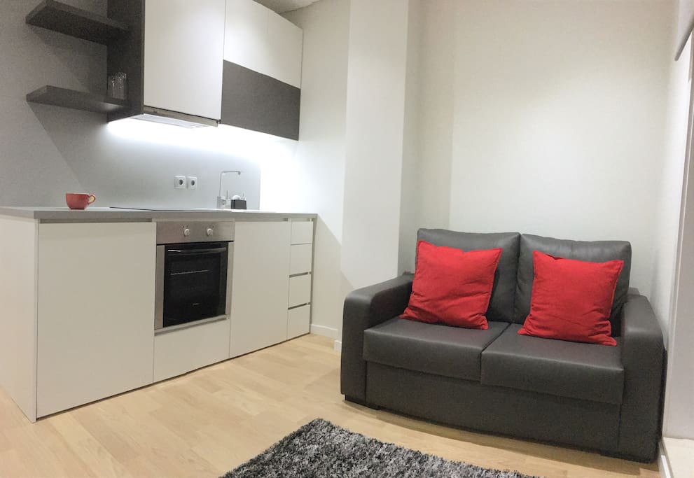 Kitchenette e sala. | Kitchenette and living room. | Kitchenette y sala. | Kitchenette et salon.