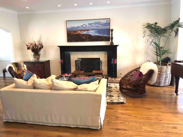 Quiet Mountainside retreat ~views, pool & jacuzzi gallery image 4