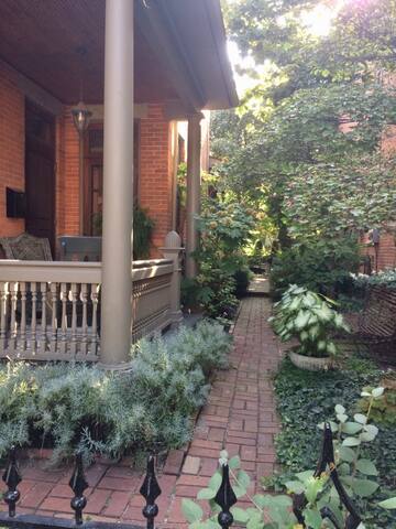 German Village Weekend Retreat on Schiller Park gallery image 3