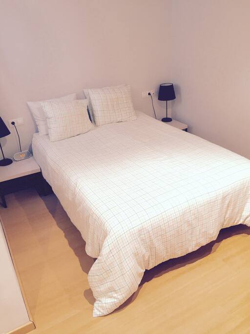 Double bed / Cama doble