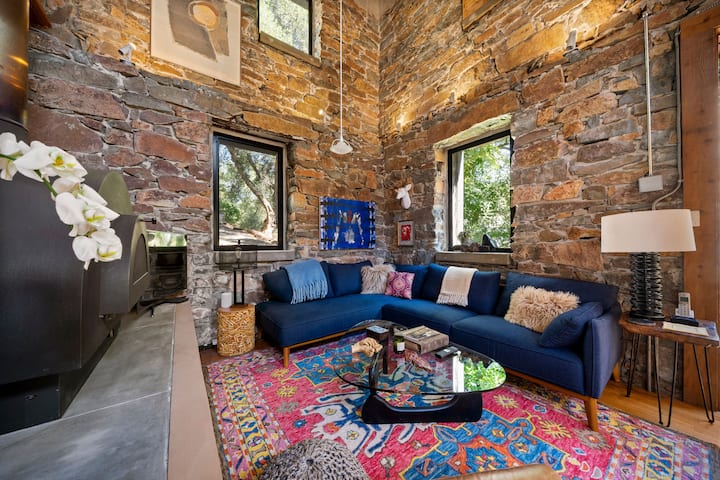 Historic Stone Home And Charming Retreat Getaway! - Sutter Creek, CA