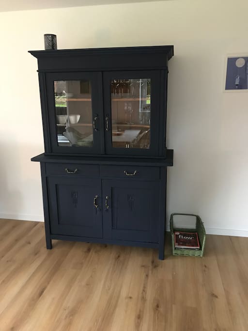 unser selbst restaurierter Schrank
