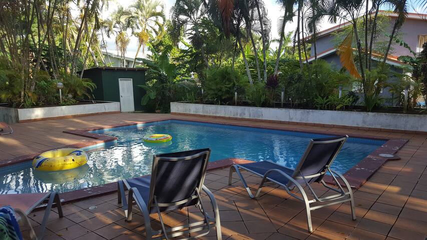 Self-contained apartment, quiet spot close to town