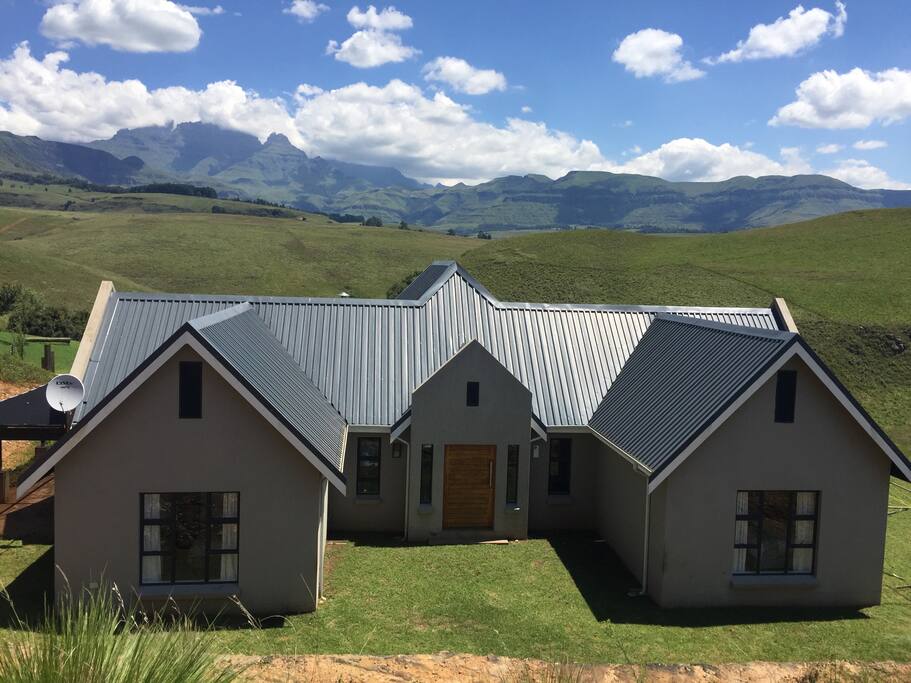 Uninterrupted views of the mountains from the house.