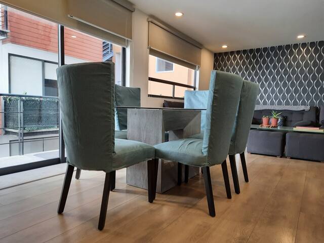 Chic with Loads of Sun & 3 Balconies Near Reforma gallery image 5