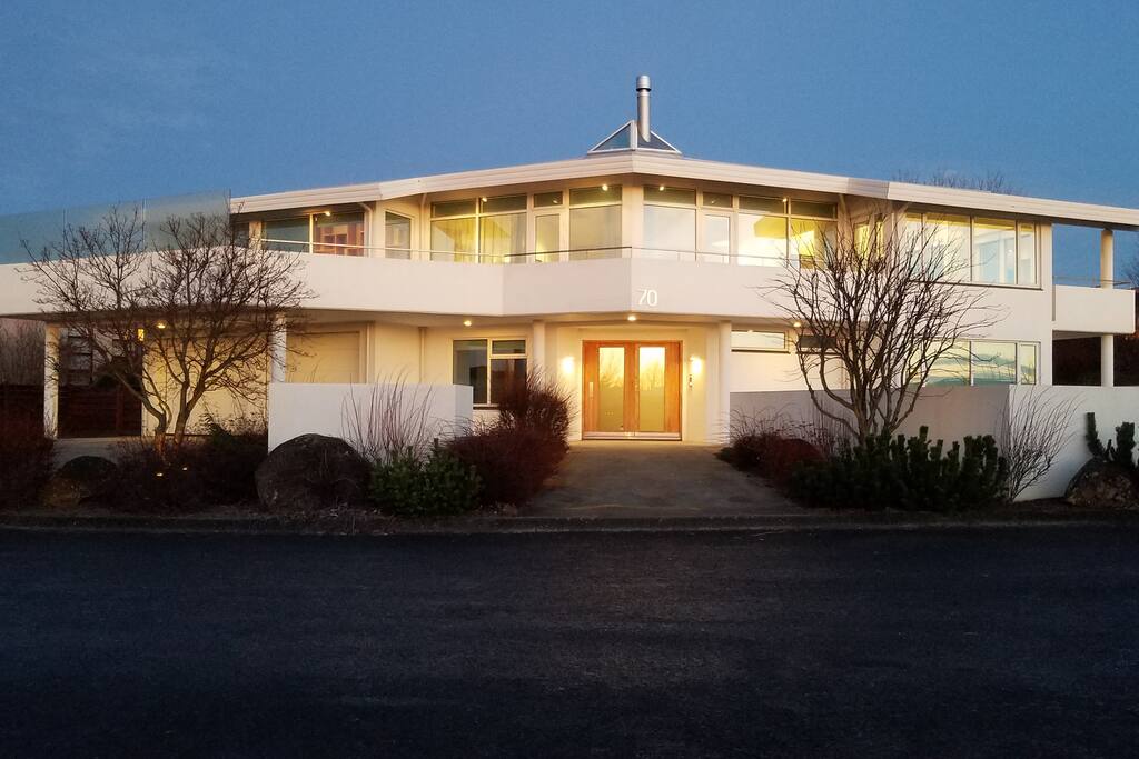 House at dusk - Winter