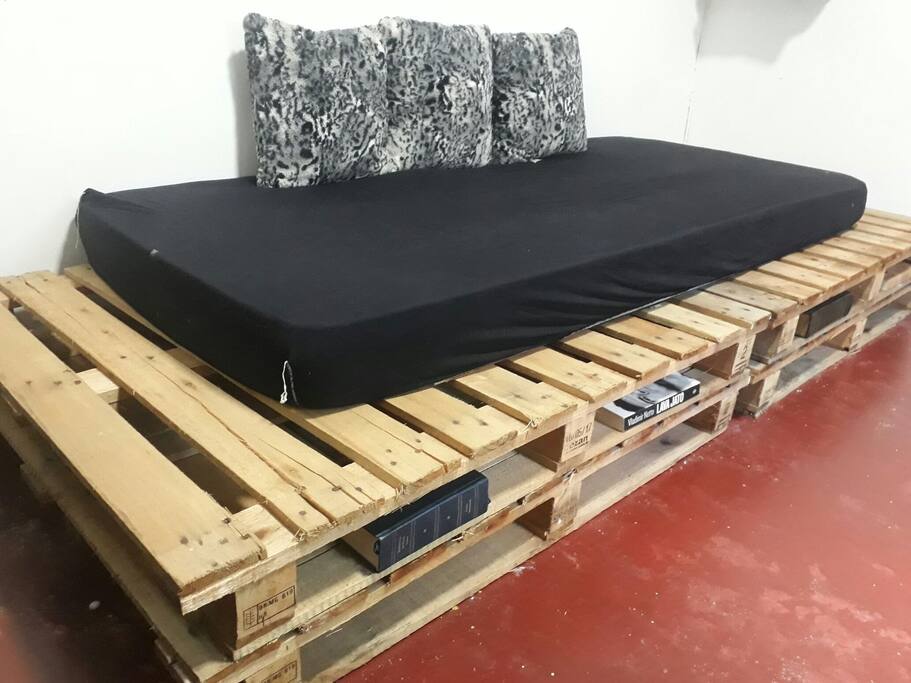 Cama para leitura e descanso