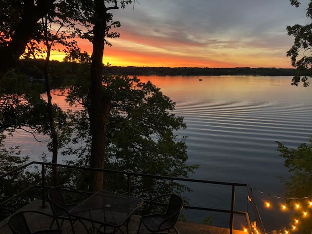 Stunning Lake Views At Sunset Ridge
