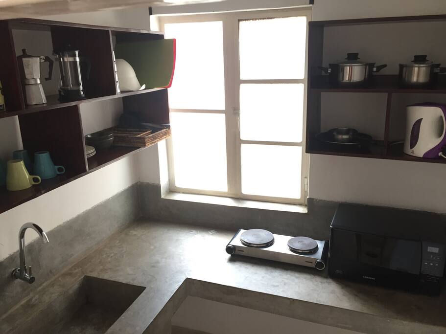 Kitchen equipped with all the basics