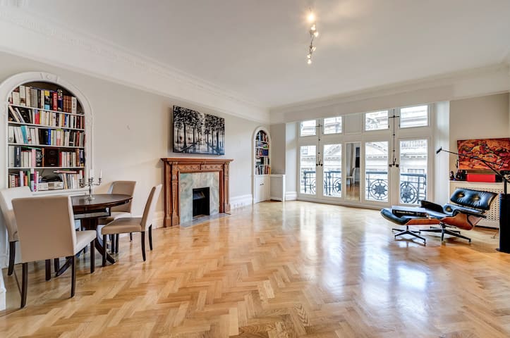 2BR; St. James-Trafalgar, High Ceilings, Concierge