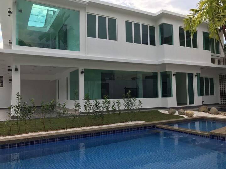 Kota Kemuning Vacation Rentals & Homes - Kota Kemuning, Shah Alam 