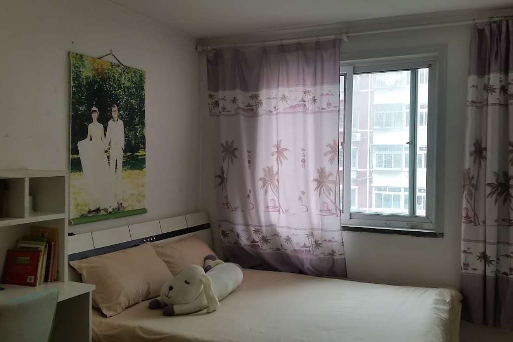 宽敞实木大床