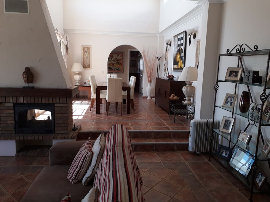 Split level lounge and dining area
